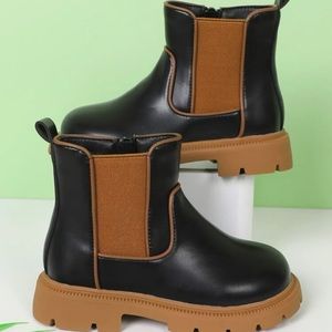 Hi all, I recently purchased these boots for my daughter, but it’s too small